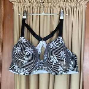 Cacique 42D Black and White Palm Print T-Shirt Bra Cotton, front close.